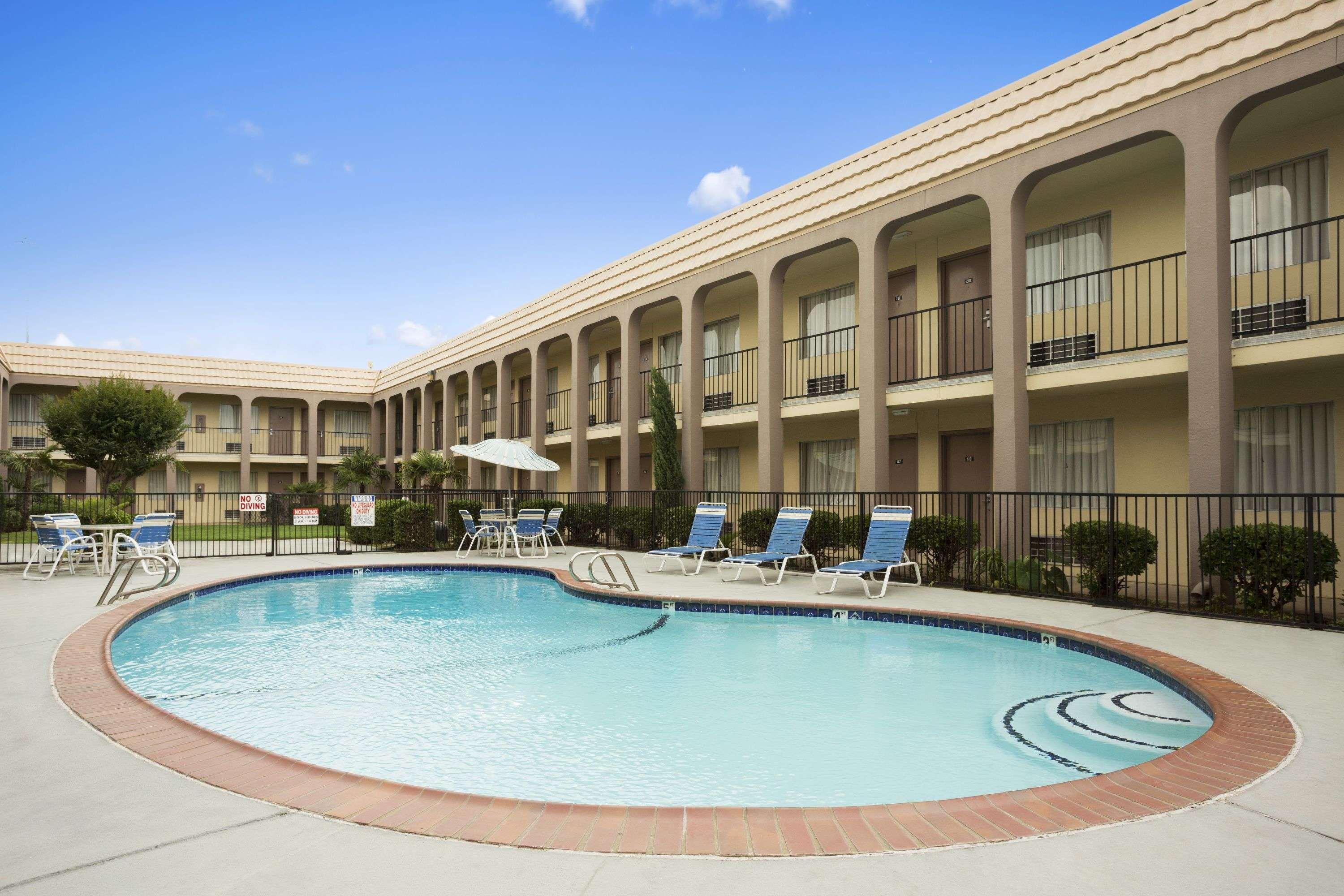 Days Inn By Wyndham Dallas אירווינג מראה חיצוני תמונה